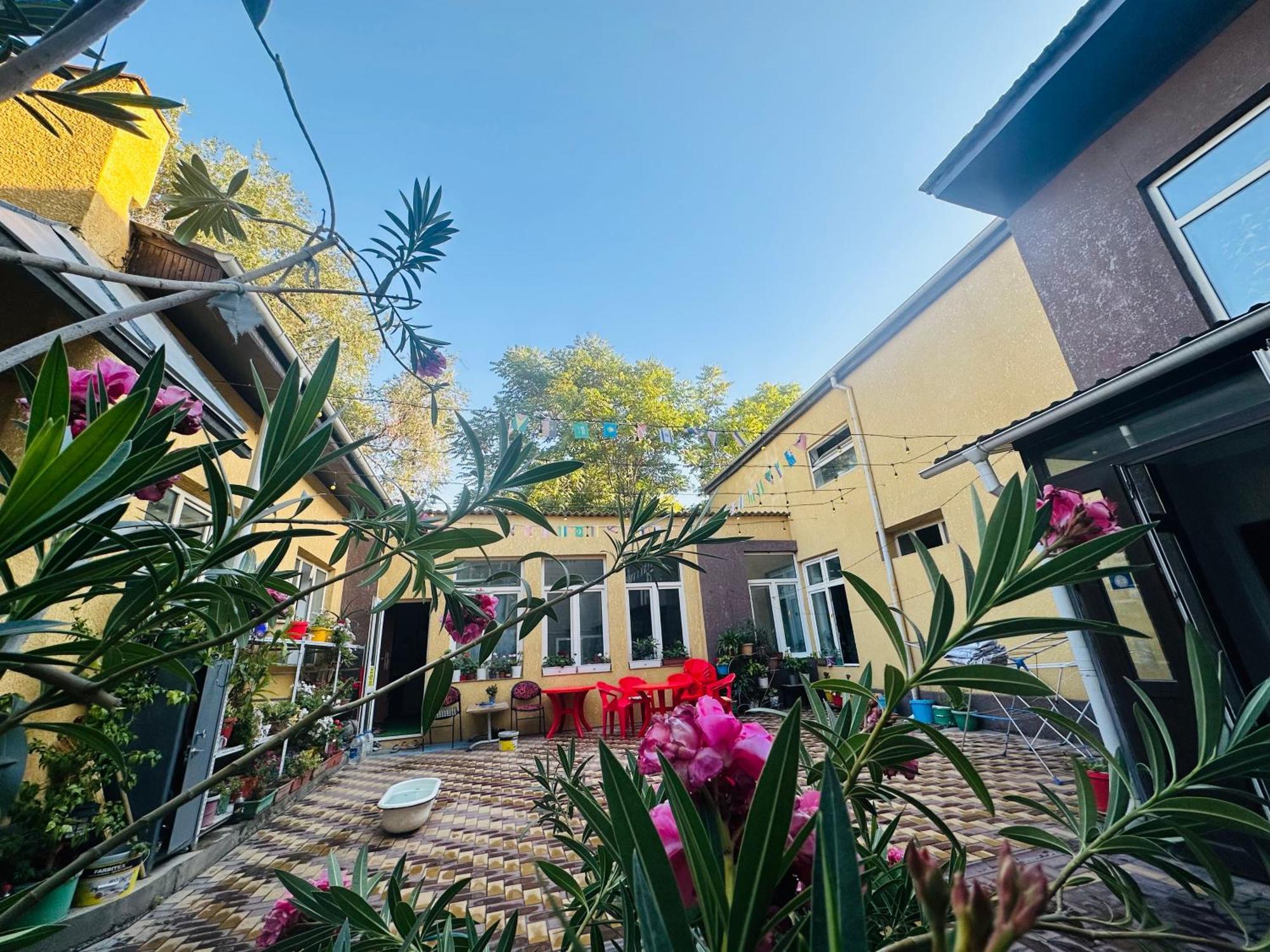 Sweet Home Hostel 比什凯克 外观 照片